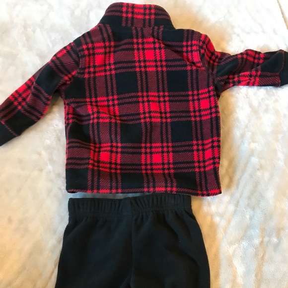 Carters fleece 6 month outfit - Picture 3 of 3